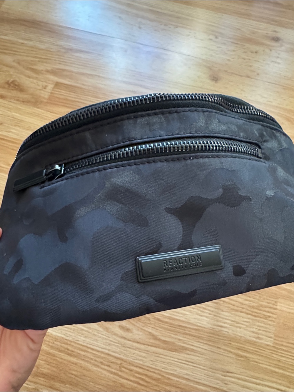 Kenneth Cole Reaction Black Camo Belt Bag ✨